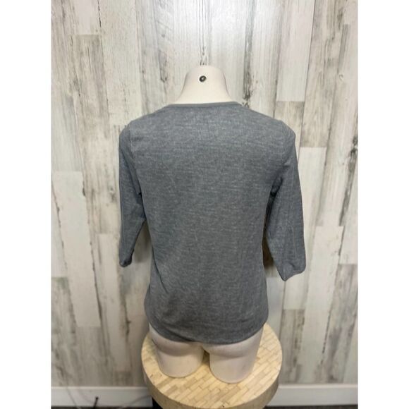 Gray top  - Picture 3 of 5